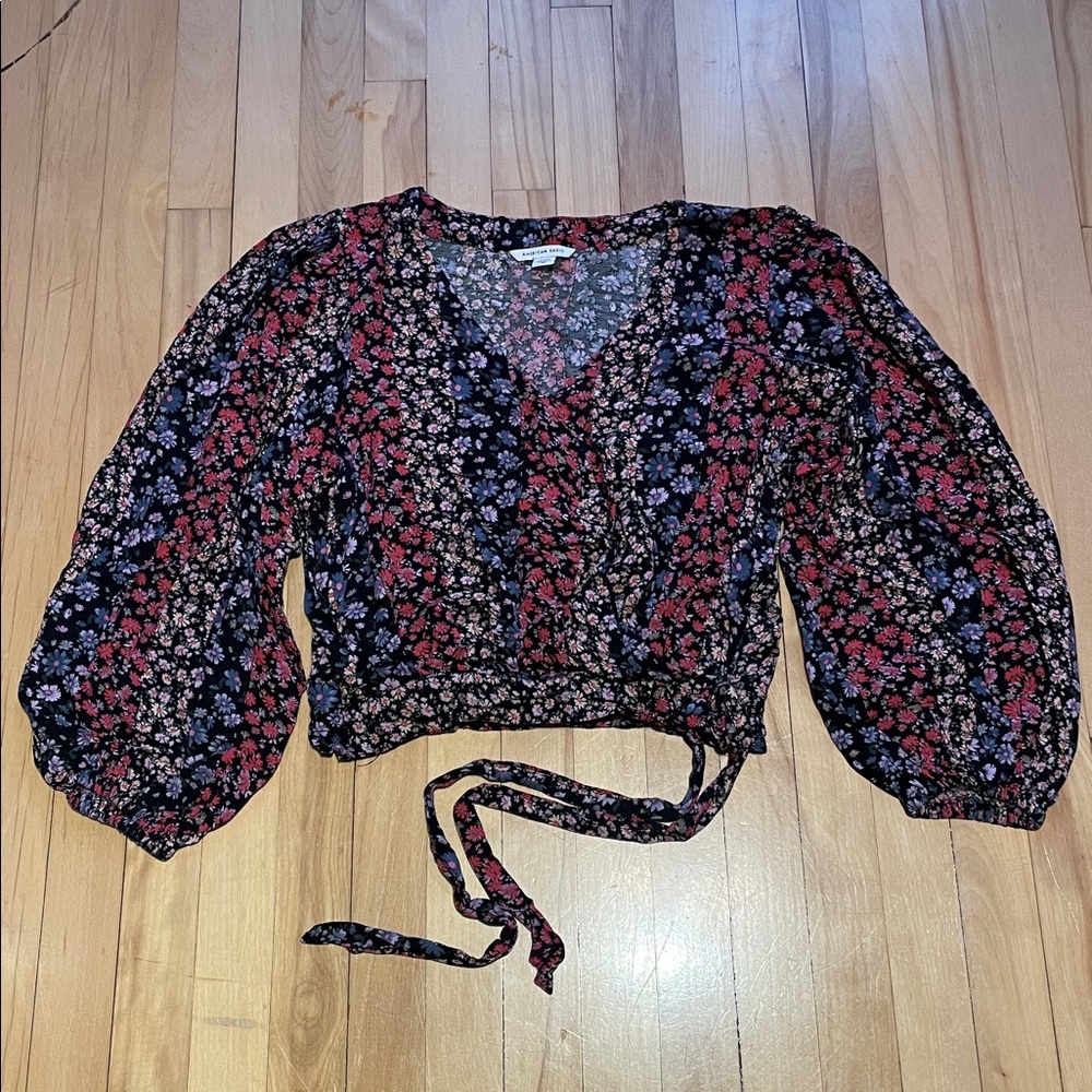 American Eagle Outfitters Floral V-Neck Top